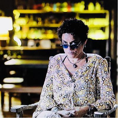 Política Emoji para indivíduos plantas aéreas, por Jacqueline Muniz