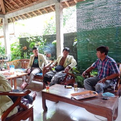 Eps 43//Ngobrol santai dengan Pak Kades Kalongan//