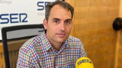 El coordinador de IU en Andalucía, Toni Valero, anuncia una denuncia ante la Fiscalía por los fallos en el programa del cribado de cáncer de mama