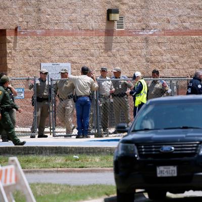 Uvalde Texas Elementary school shooting, 14 students dead 1 teacher 2 in critical condition
