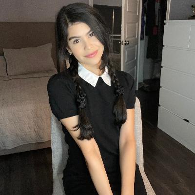 Rorrie, the cam girl who made more money on the nude website once she kept her clothes on Rorrie, the cam girl who made more money on the nude website once she kept her clothes on