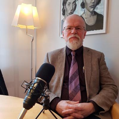 Vi träffar Lars-Erik som är lagman på Falu tingsrätt. Vi träffar Lars-Erik som är lagman på Falu tingsrätt.