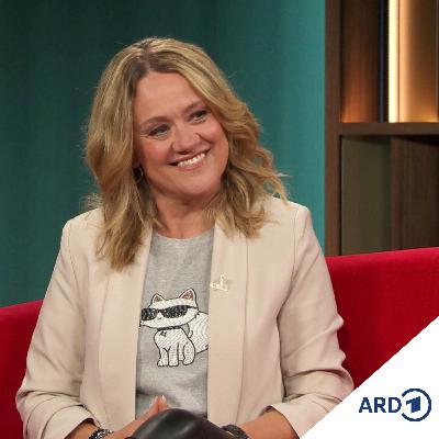 Komikerin und Moderatorin Lisa Feller auf dem Roten Sofa
