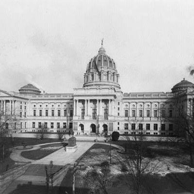 S8 Ep215: PREVIEW LANCASTER COUNTY MALL SANTA OBSERVES CHRISTMAS SLOWDOWN Colleague Jim McTague. Jim McTague shares insights from a Lancaster County mall Santa, who observed a significant slowdown in visits this Christmas. The Santa attributes this decline to high