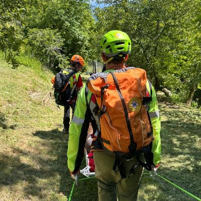 Si infortuna andando a funghi, soccorso un 73enne thienese