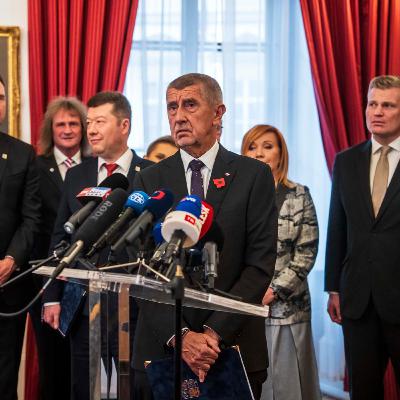 Končící vláda vydírá rozpočtem nastupující kabinet kvůli vedení Sněmovny