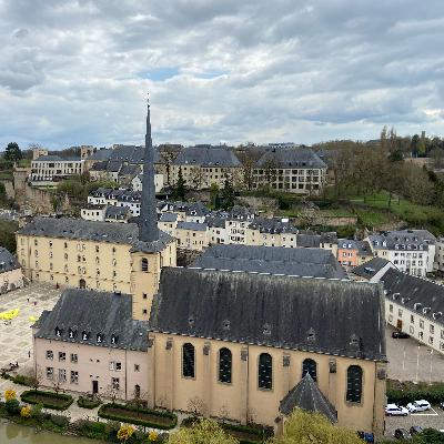 Thema 52. Dialekt oder Sprache? – Warum hat Luxembourgisch einen anderen Status als Schweizerdeutsch? Thema 52. Dialekt oder Sprache? – Warum hat Luxembourgisch einen anderen Status als Schweizerdeutsch?