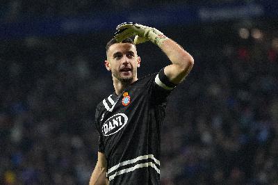 Un caldeado retorno de Joan García a Cornellá: "Lo del beso, el escudo, aquel dándose golpes en el pecho. Esto lo podía haber evitado"