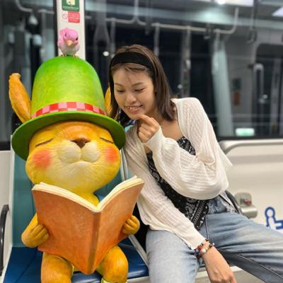 老師終於看見我口中的「爸爸很兇」是什麼意思，她蹲在地上崩潰痛哭【王宣】