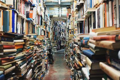 Cyberpunk Librarian – Episode 55 – At Odds With Odds and Ends