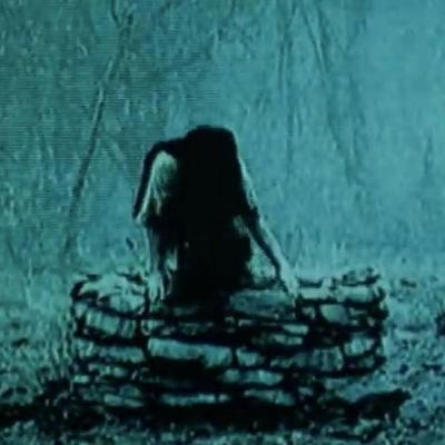 LA BRUJA EN EL POZO