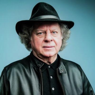 António Manuel Ribeiro: “Um dia o Júlio Isidro diz: ‘Chega, temos de tirar os UHF do 1º lugar’. Fiquei muito chateado, mas nunca disse nada” António Manuel Ribeiro: “Um dia o Júlio Isidro diz: ‘Chega, temos de tirar os UHF do 1º lugar’. Fiquei muito chateado, mas nunca disse nada”