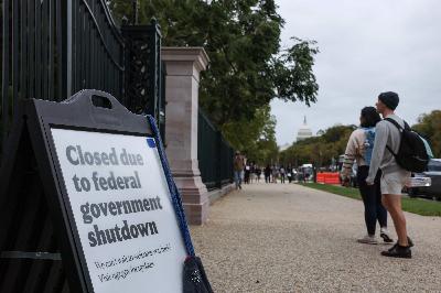 The government shutdown is financially crushing. Make these 4 calls to help ease the burden The government shutdown is financially crushing. Make these 4 calls to help ease the burden