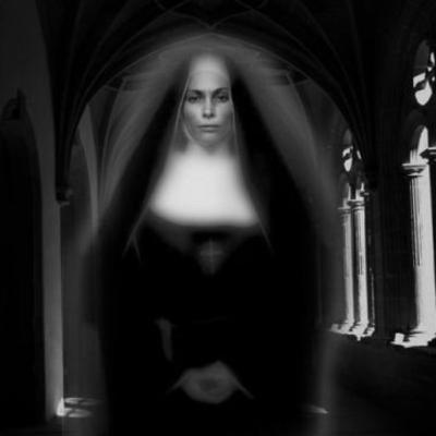 La monja de la catedral