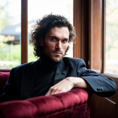 "Mein Ziel auf der Bühne: Die Lieder durch mich durchlassen" – der Chansonnier Vladimir Kornéev