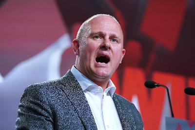 TUC Chief Warns Labour to Stop 'Slippery Slope' Towards Nigel Farage's Anti-Migrant Politics