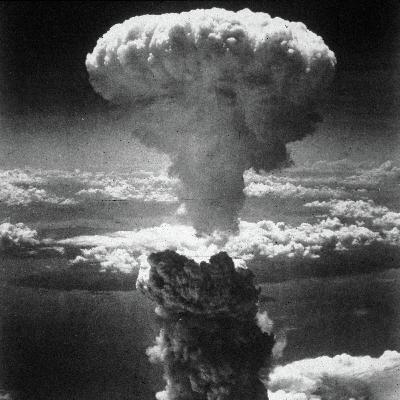 Kamikazes, harakiris e as bombas atómicas: a II Guerra Mundial no Pacífico e a capitulação do Japão (1941-1945)