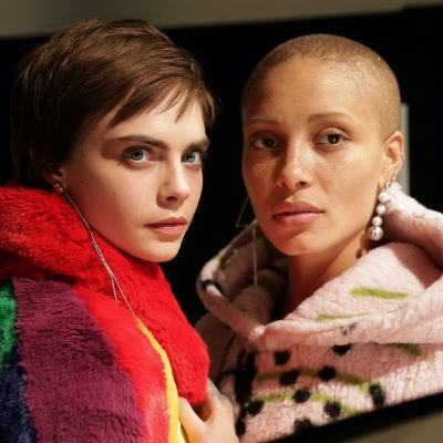 Wendy Rowe x Burberry Backstage 2018 ft Christopher Bailey, Cara Delevingne Wendy Rowe x Burberry Backstage 2018 ft Christopher Bailey, Cara Delevingne