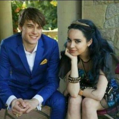 Biografia da Sofia Carson e do Mitchell Hope Biografia da Sofia Carson e do Mitchell Hope