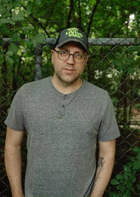 S13:Ep268 - Angel Down with Guest Daniel Kraus + Women in Politics Book Recs - 11/26/25