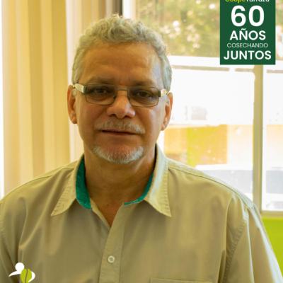 Tertuliando con don Carlos Vargas, Coopetarrazú. Tertuliando con don Carlos Vargas, Coopetarrazú.