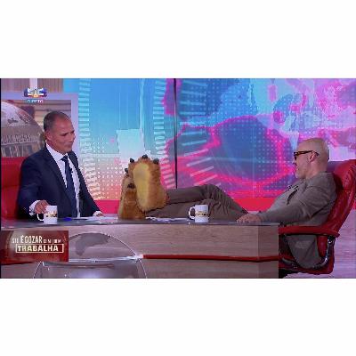 Ricardo Araújo Pereira entrevista um passista de pantufas: “José Sócrates é daquelas musas que não se vai embora, é como um mosquito”