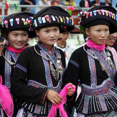 Traditional costumes of the Lu ethnic minority