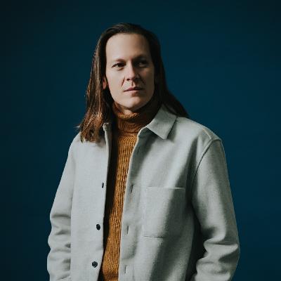 Ronaldo Rocha: emociones en caída libre con “Paracaídas” Ronaldo Rocha: emociones en caída libre con “Paracaídas”