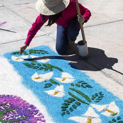 Fabrication de tapis de fleurs – Mexique Fabrication de tapis de fleurs – Mexique