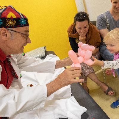 🇩🇪 26 Jahre voller Lachen und Magie - Dr. Hatschi erzählt uns seine Geschichte