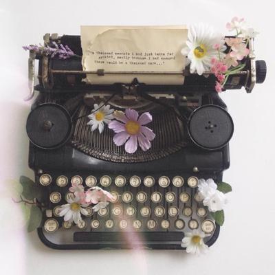 Keys to the Soul: The History and Reception of the Typewriter Keys to the Soul: The History and Reception of the Typewriter