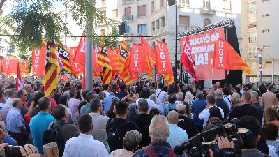 Els sindicats pressionen a Junts perquè retiri el veto a la reducció de jornada