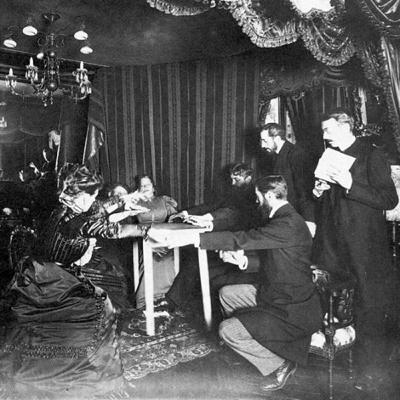 Victorian Seances and Marx’s Law of Value Victorian Seances and Marx’s Law of Value