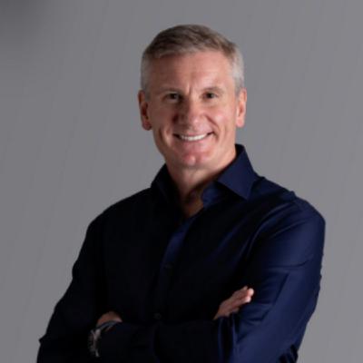 Episode 2615: Peter Docker ~ NBC Universal, Frm. Royal Air Force Senior Officer talks Mentoring & Leadership by "Leading From the Jumpseat"