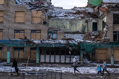 Beyond broken schools: how war disrupts education in Ukraine