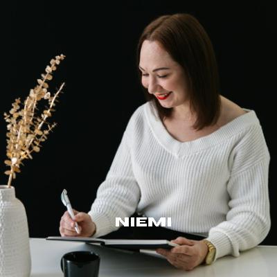 401. Sosiaalialan taidoilla diilien tekijäksi ja isännöitsijäksi Anne Niemi