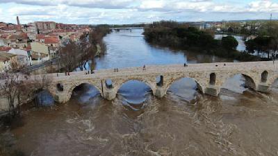 El Puente de Piedra "se queda como está"