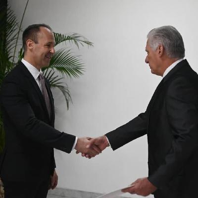 Díaz-Canel a once nuevos embajadores: «Cuba apoyará el éxito de su misión» Díaz-Canel a once nuevos embajadores: «Cuba apoyará el éxito de su misión»