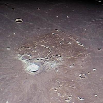 Ciudad subterránea extraterrestre en la luna
