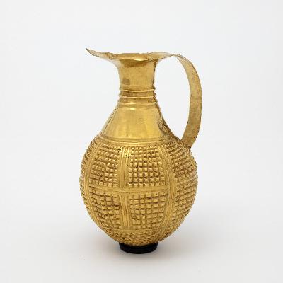 To catch a culture thief by Michael Prodger
