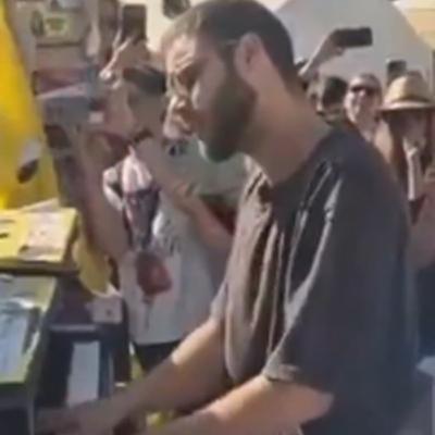 "המוזיקה היא אחד הדברים שהצילו אותו בשבי"