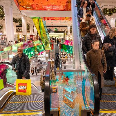 Holiday spending slowdown Holiday spending slowdown
