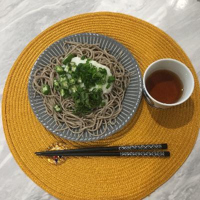 Japanese podcaster trys to express peaceful and relaxed time with you.