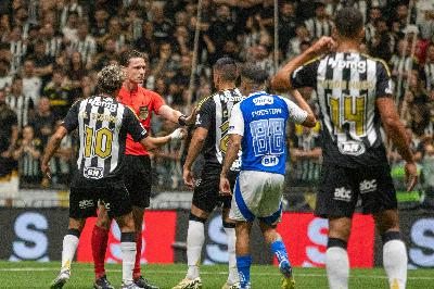Cruzeiro vence o Atlético-MG pela Copa do Brasil