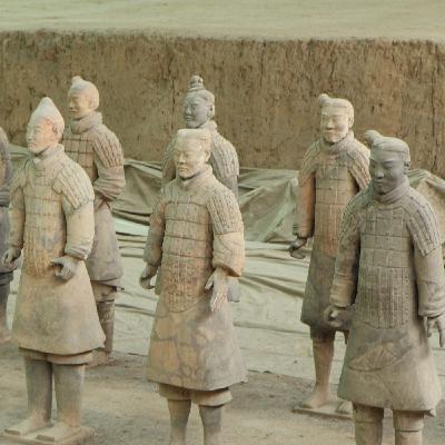 Rocket to China 1x07 - Los guerreros de Terracota