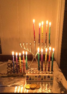 Episode 63: Hineni (Here I Am) - Minutes of Torah: A Hanukkah Story