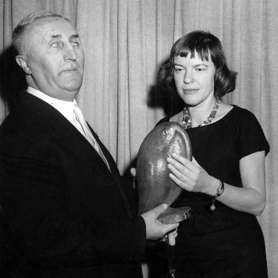 "Die Wahrheit ist dem Menschen zumutbar" - Ingeborg Bachmanns berühmte Dankesrede zum Hörspielpreis der Kriegsblinden "Die Wahrheit ist dem Menschen zumutbar" - Ingeborg Bachmanns berühmte Dankesrede zum Hörspielpreis der Kriegsblinden