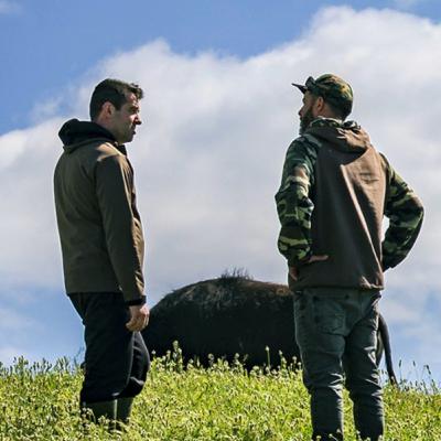 Ángel González, una vida entre búfalos Ángel González, una vida entre búfalos