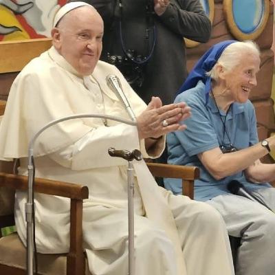 La monja que rompió el protocolo del funeral del Papa Francisco aqui protocolo
