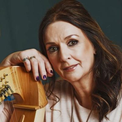 Tús Áite: Máire Ní Bhraonáin ar shlí na fírinne Tús Áite: Máire Ní Bhraonáin ar shlí na fírinne